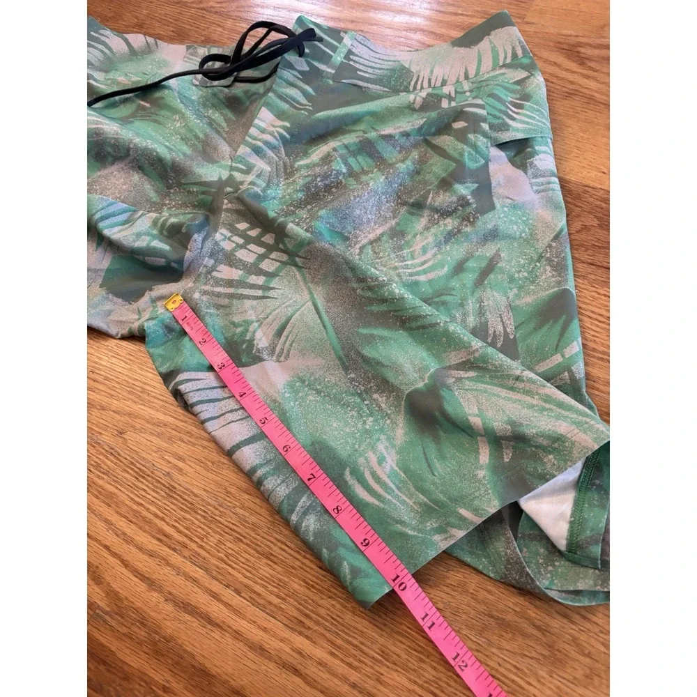 Lululemon Men's Sz 31 Current State Board Shorts Green Palms Swim Trunks 10